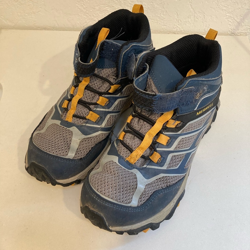 Boys hiking shoes